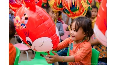 Do Thanh Aluminum Joint Stock Company sponsors school supplies for students in the Northwest