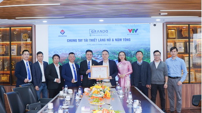 Grando nhận bằng khen từ HHCVN vì những đóng góp cho dự án tái thiết Làng Nủ & Nậm Tông