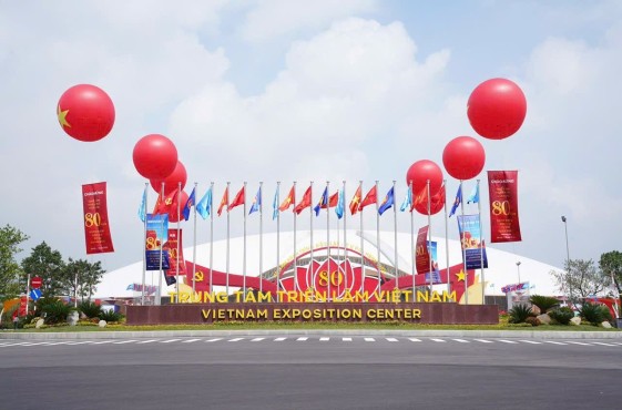 Grando khẳng định vị thế tiên phong ngay ngày khai mạc triển lãm thành tựu đất nước 