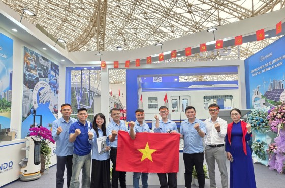 Sôi động – Bùng nổ – Hấp dẫn chính là không khí tại gian hàng Grando trong Triển lãm Thành tựu đất nước